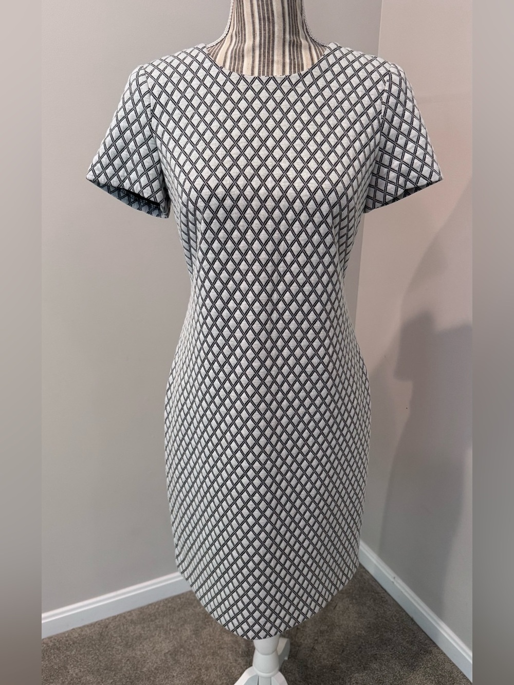 Calvin Klein Sz 4 Sheath Midi Dress Geometric B&W Office Chic Short Sleeve